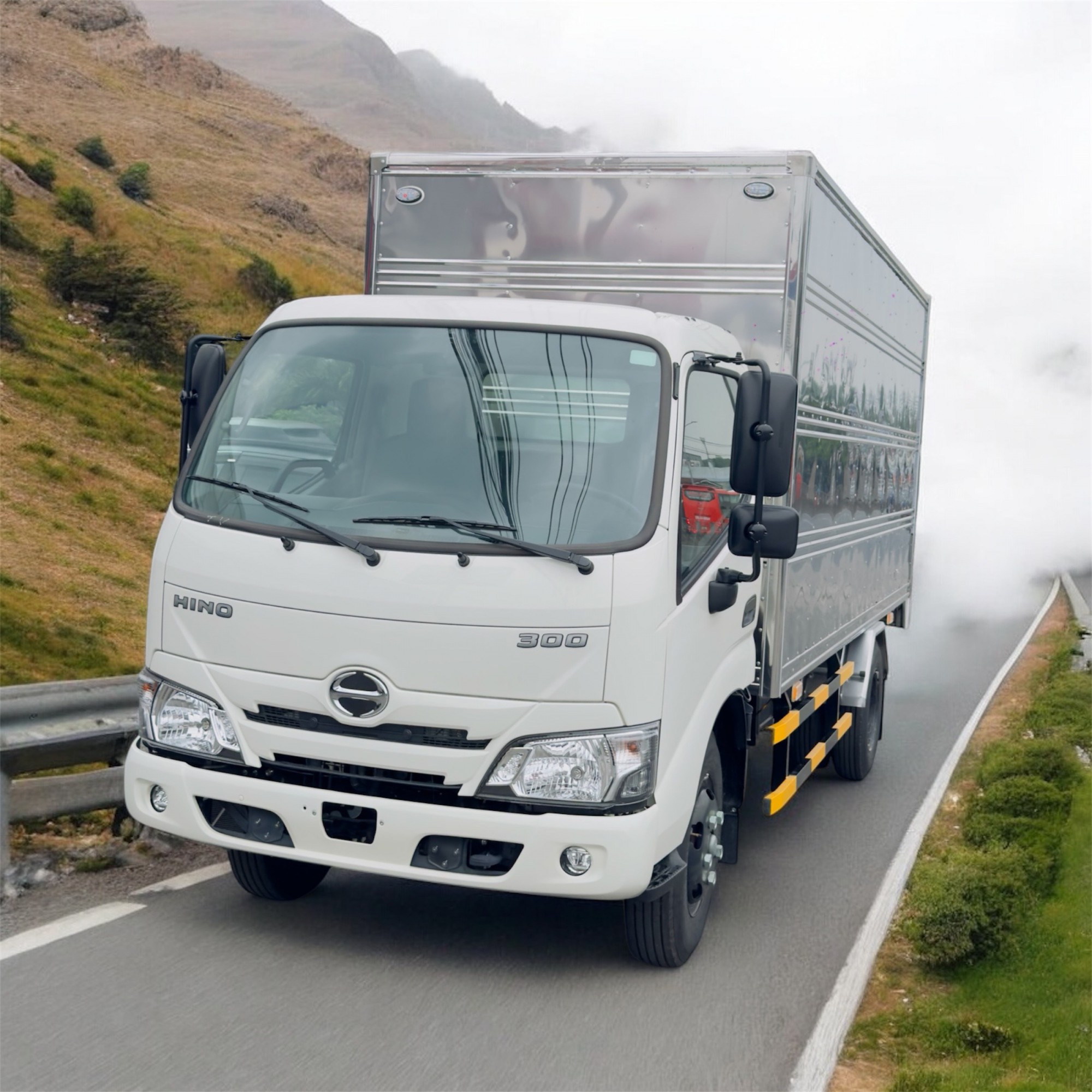 Xe Tải Hino Thùng Kín 1,9 tấn XZU650L